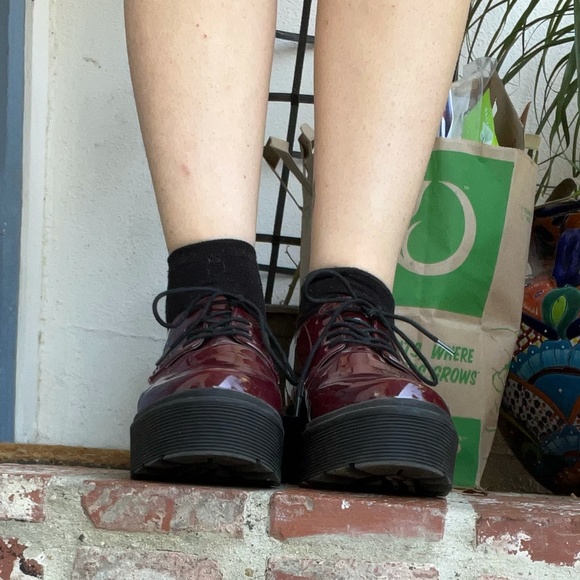 Burgundy platform flats - Picture 3 of 3